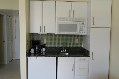 The New Sixty Sixty on the Bay kitchenette